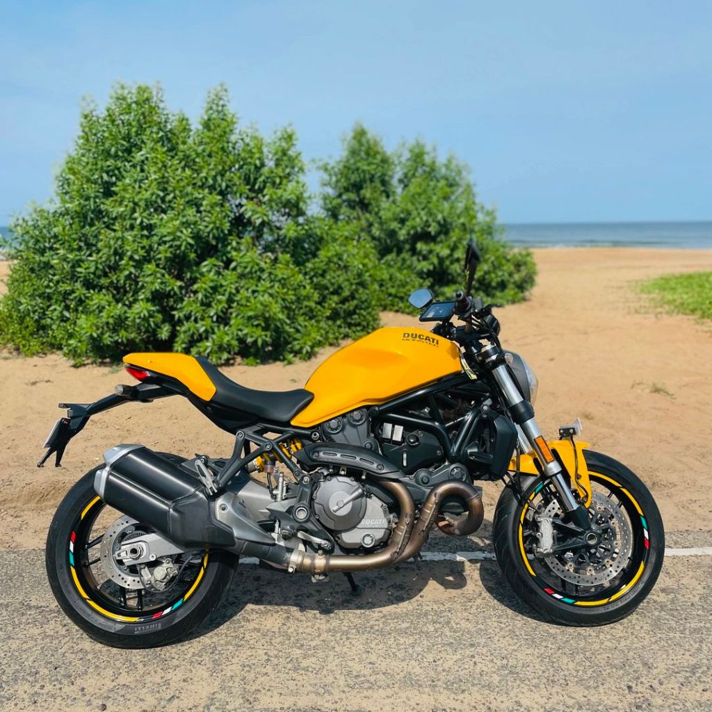 Ducati Monster 821-bike social 1