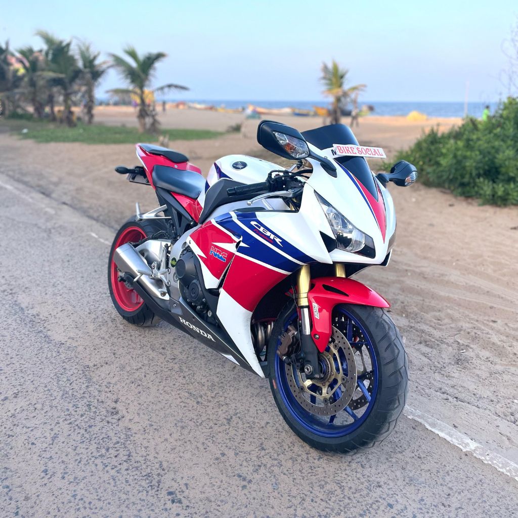 Honda CBR FIREBLADE HRC EDITON -bike social 1