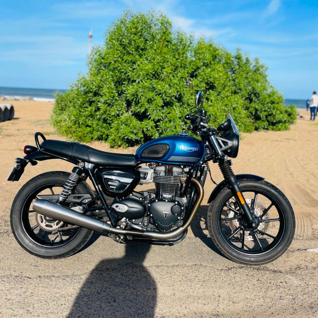 Triumph Street Twin 900 bikesocial -1