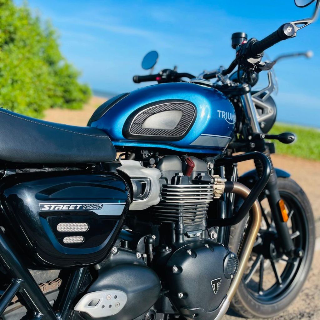 Triumph Street Twin 900 bikesocial -7