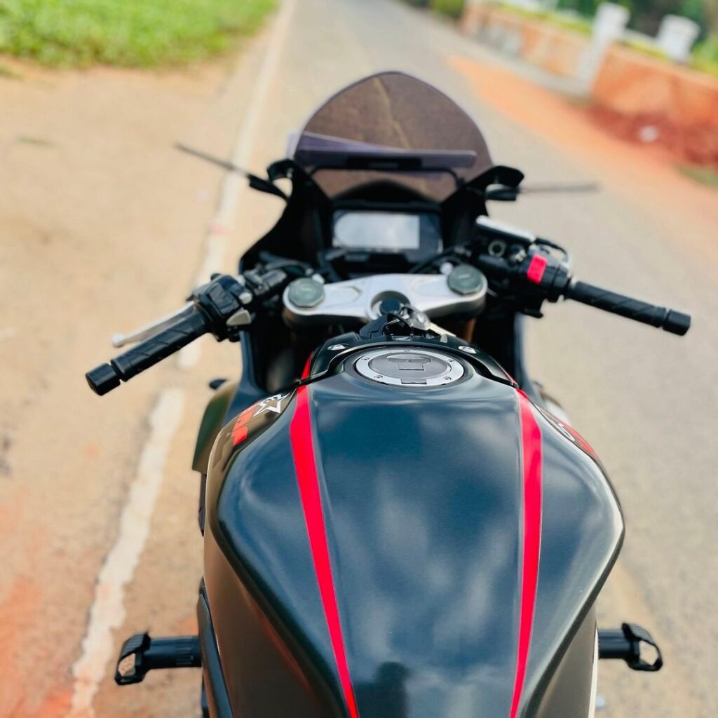 HONDA CBR 650 R- bike social 10