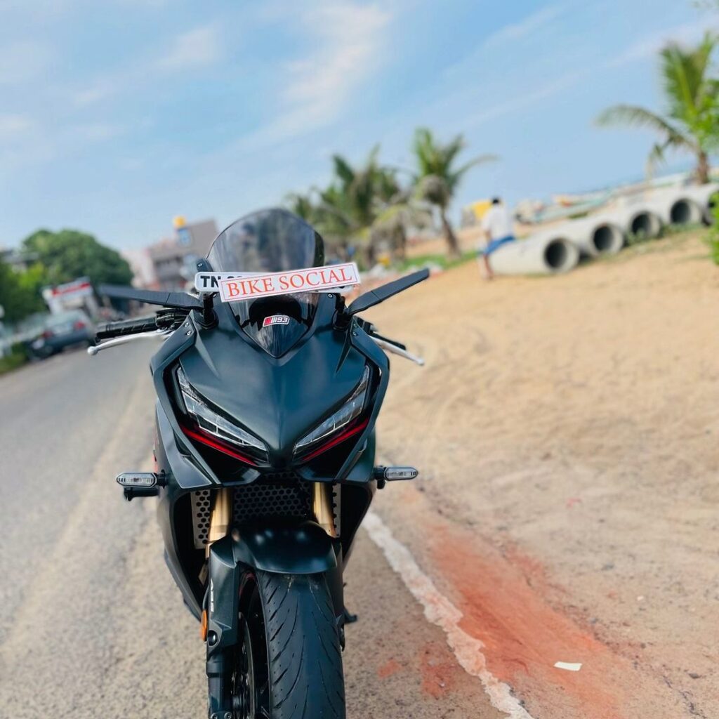 HONDA CBR 650 R- bike social 5