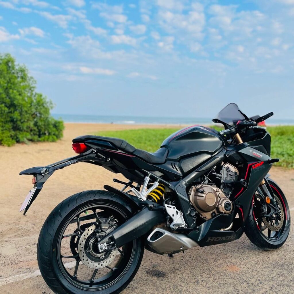 HONDA CBR 650 R- bike social 7