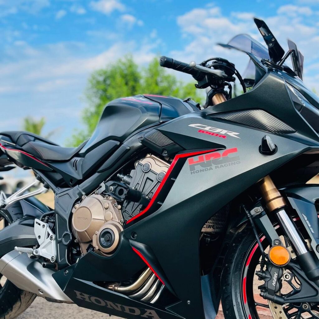 HONDA CBR 650 R- bike social 8